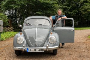 VW Käfer mit Fahrer